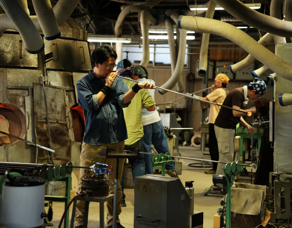 漆黒で透過しない、江戸の薄硝子ができるまで – kuros.style