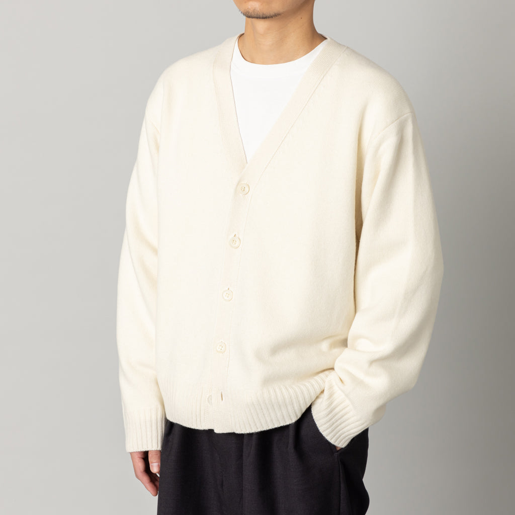 ウールカシミヤ Vネックカーディガン レギュラー 白 – kuros.style