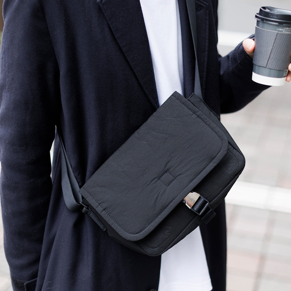 ONLINE限定】ふかふか塩縮ナイロン ミニメッセンジャーバッグ