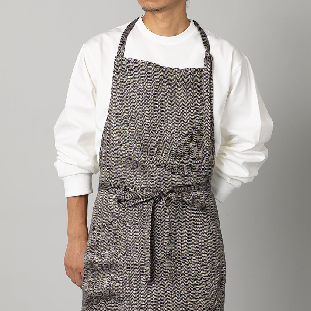 ビンテージ　グレーヘリンボーン生地エプロンCLEAN UP FOR SAFETY LINEN&DECOR× kuros'別注品 ヘリンボーンエプロン – kuros.style