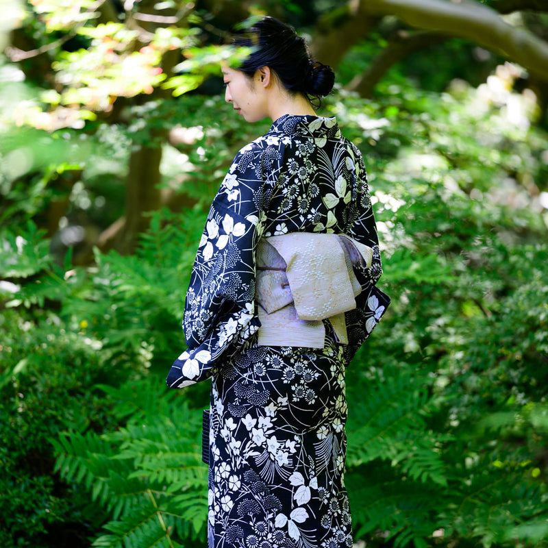 kuros'別注】こだわりの浴衣 秋草柄 ｜国内染色 レディース – kuros.style