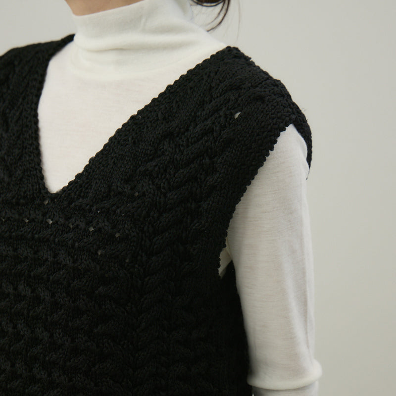 ナイロンリリーヤーンアラン編ベスト｜Vネック レディース