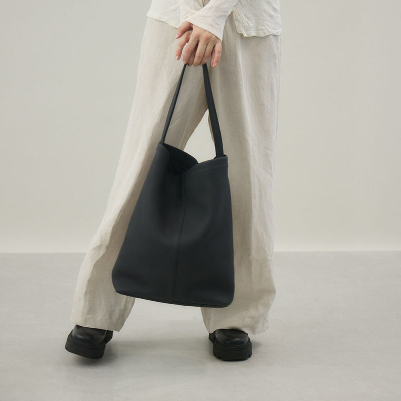 メアリーバケットショルダーバッグ MARY BUCKET SHOULDER / DIPLO SKY｜A4サイズ対応 レザー ユニセックス 黒