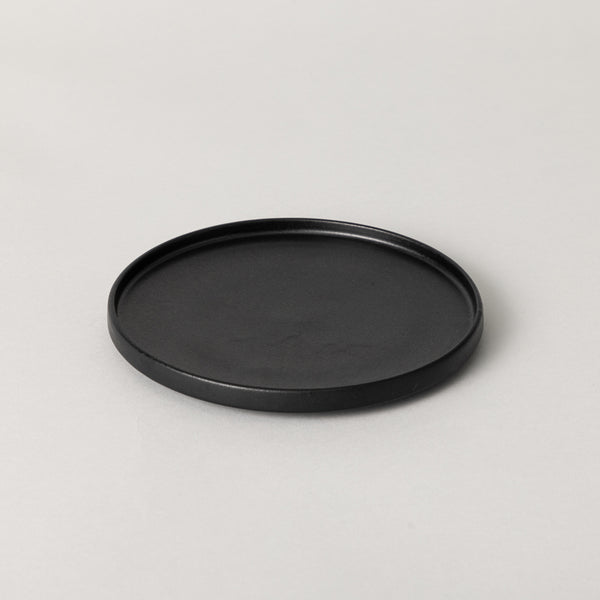 美濃焼フラットリム　プレート皿　マット黒　18cm