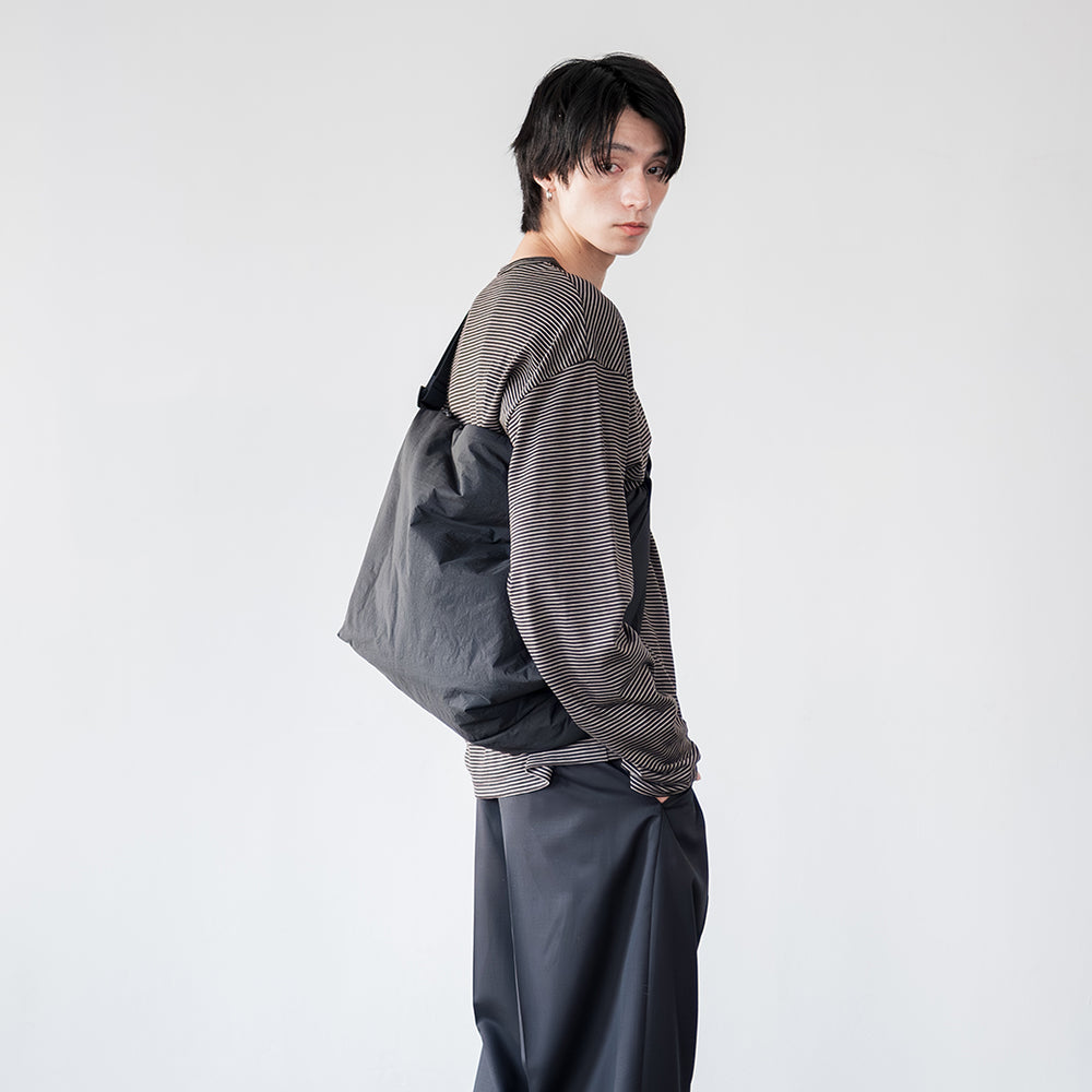 ふかふか塩縮ナイロン ビッグショルダーバッグ 黒 豊岡製 – kuros.style
