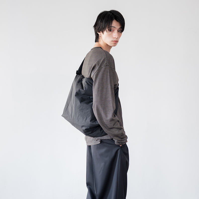 ふかふか塩縮ナイロン ビッグショルダーバッグ 黒 豊岡製 – kuros.style