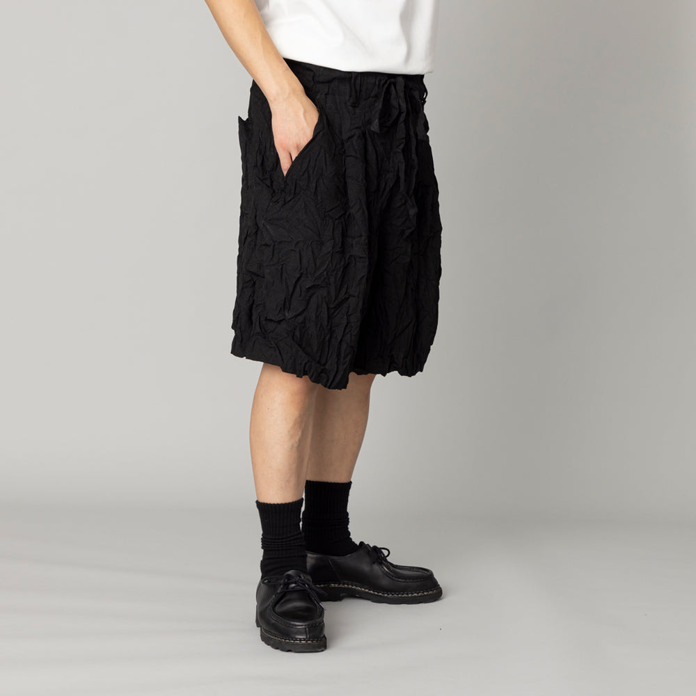 新品　プリーツボリュームパンツ黒色 UNFORM ワッシャープリーツ ショートパンツ 黒 – kuros.style