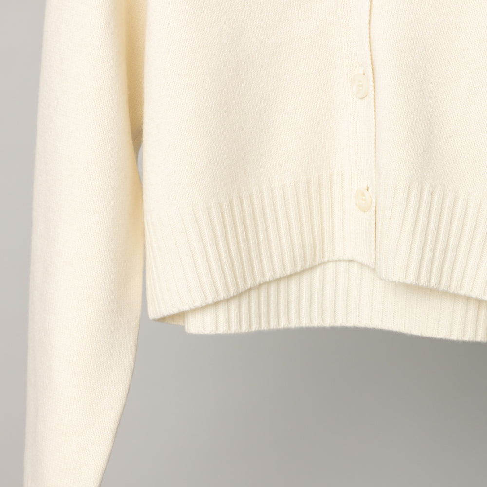 ウールカシミヤ Vネックカーディガン ショート 白 – kuros.style