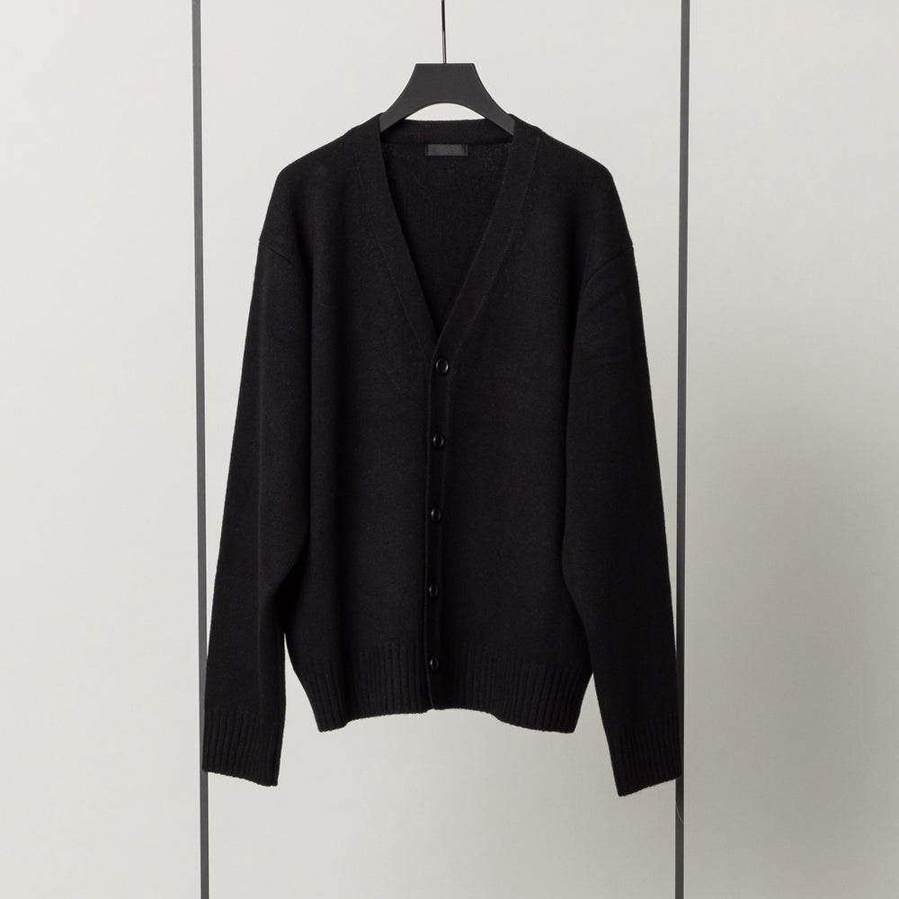 ウールカシミヤ Vネックカーディガン レギュラー 黒 – kuros.style
