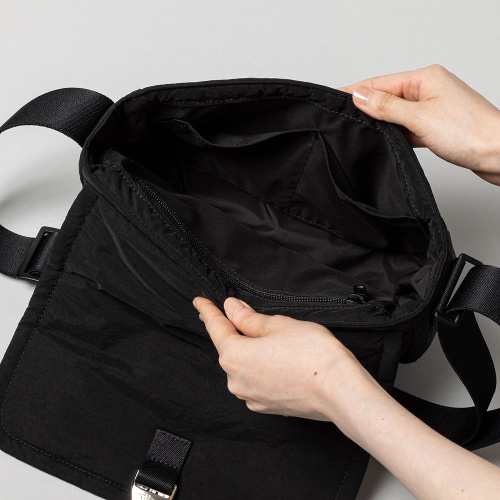 ONLINE限定】ふかふか塩縮ナイロン ミニメッセンジャーバッグ – kuros