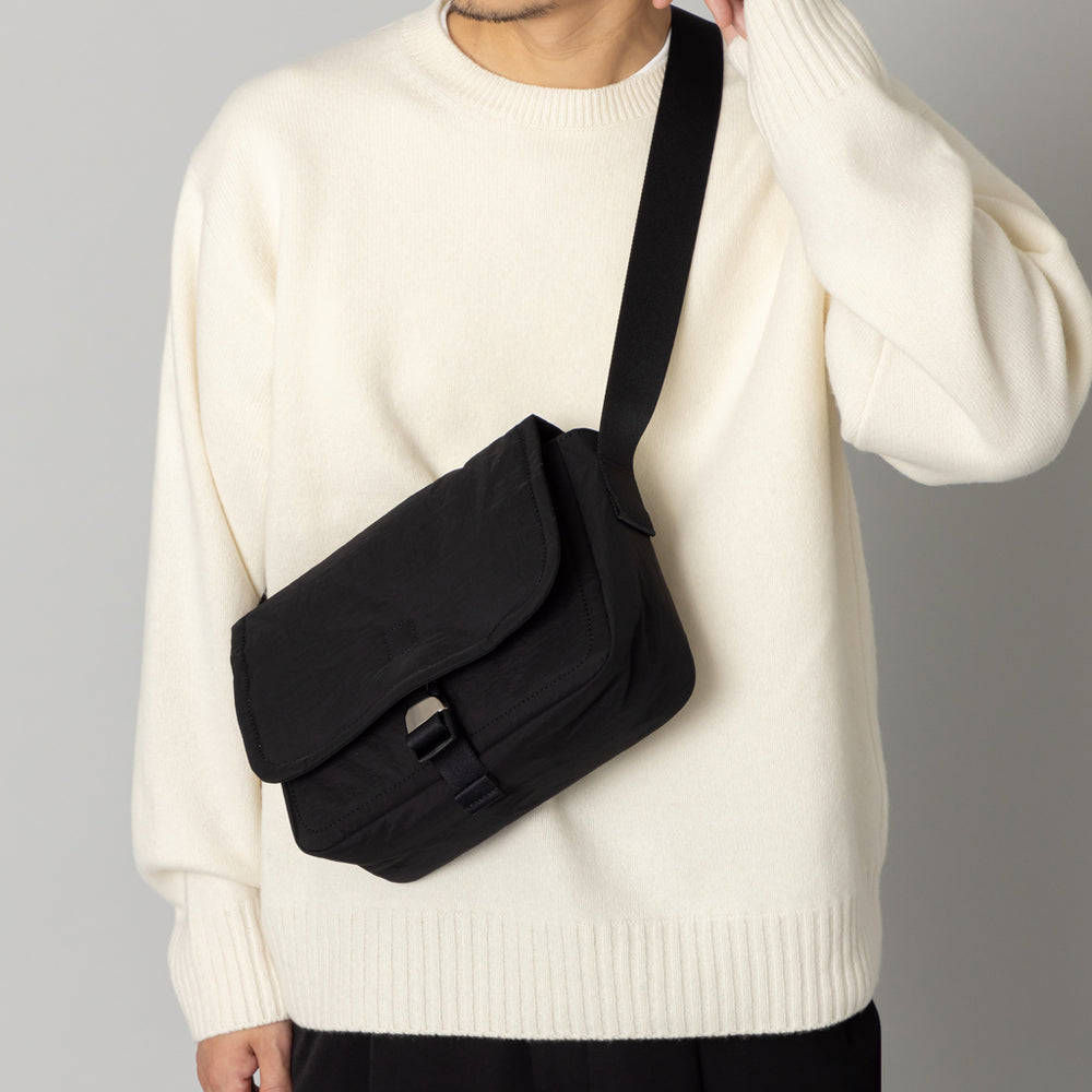 ONLINE限定】ふかふか塩縮ナイロン ミニメッセンジャーバッグ – kuros
