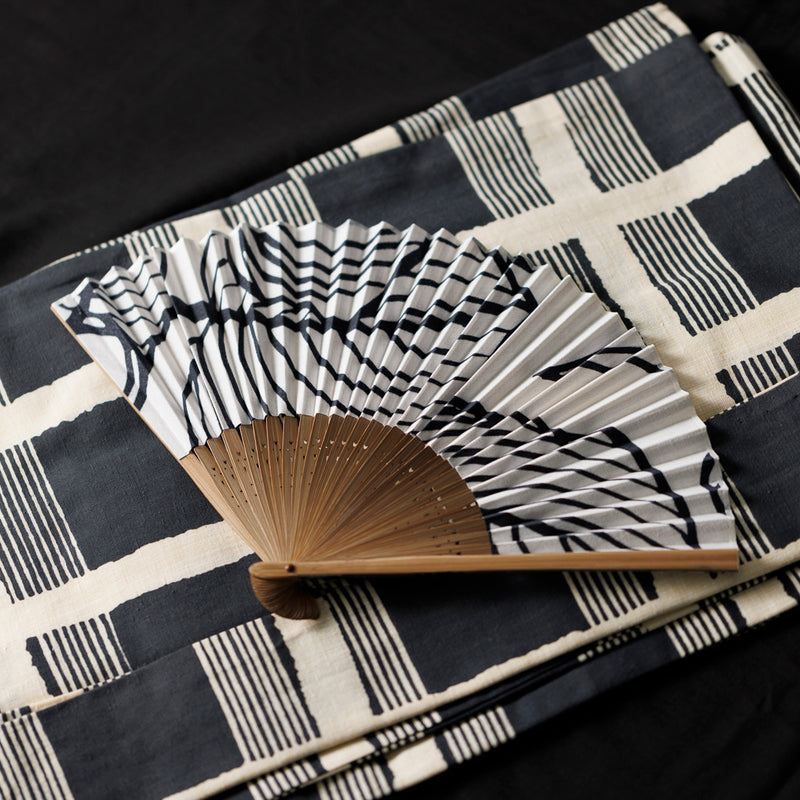 日本製｜扇子】august mono 黒 箱入り – kuros.style