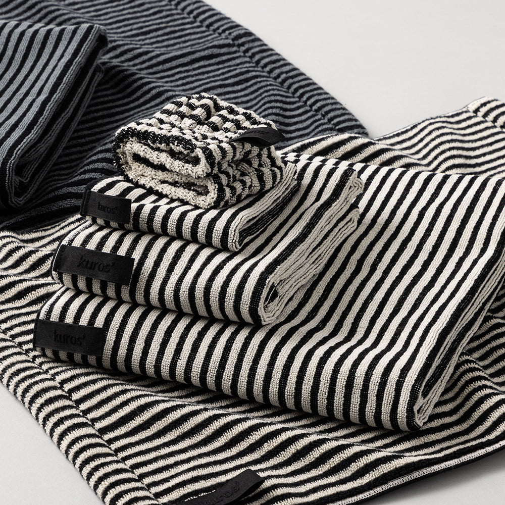 黒執事　庭の湯コラボ　マイクロファイバータオル＆限定描き下ろしマフラータオル 黒執事 庭の湯コラボ マイクロファイバータオル＆限定描き下ろし