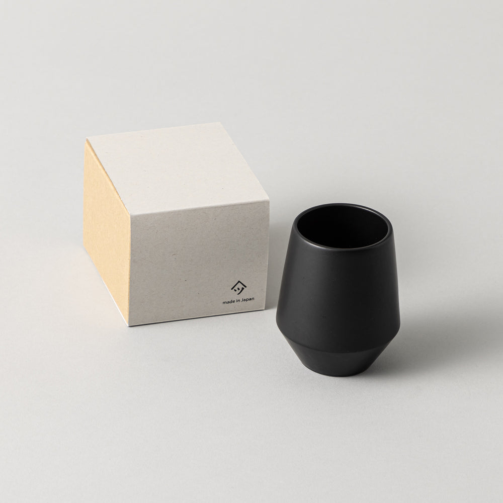 kuros'オリジナル釉薬】美濃焼 Frustum 湯呑み 黒 箱入り – kuros.style