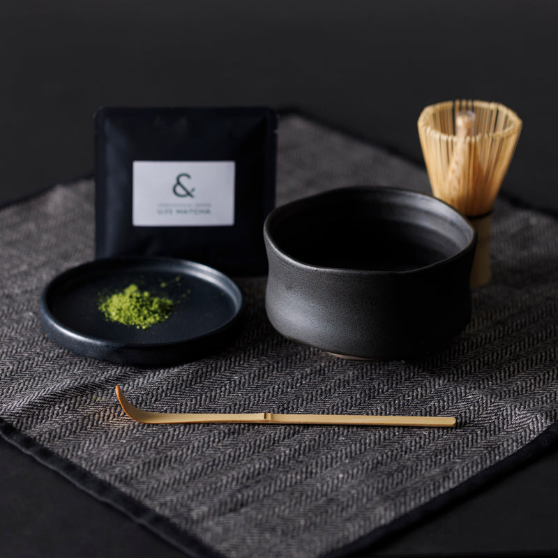 【kuros'オリジナル】抹茶ギフトセット 筒型 黒 抹茶15g付 (箱入り)