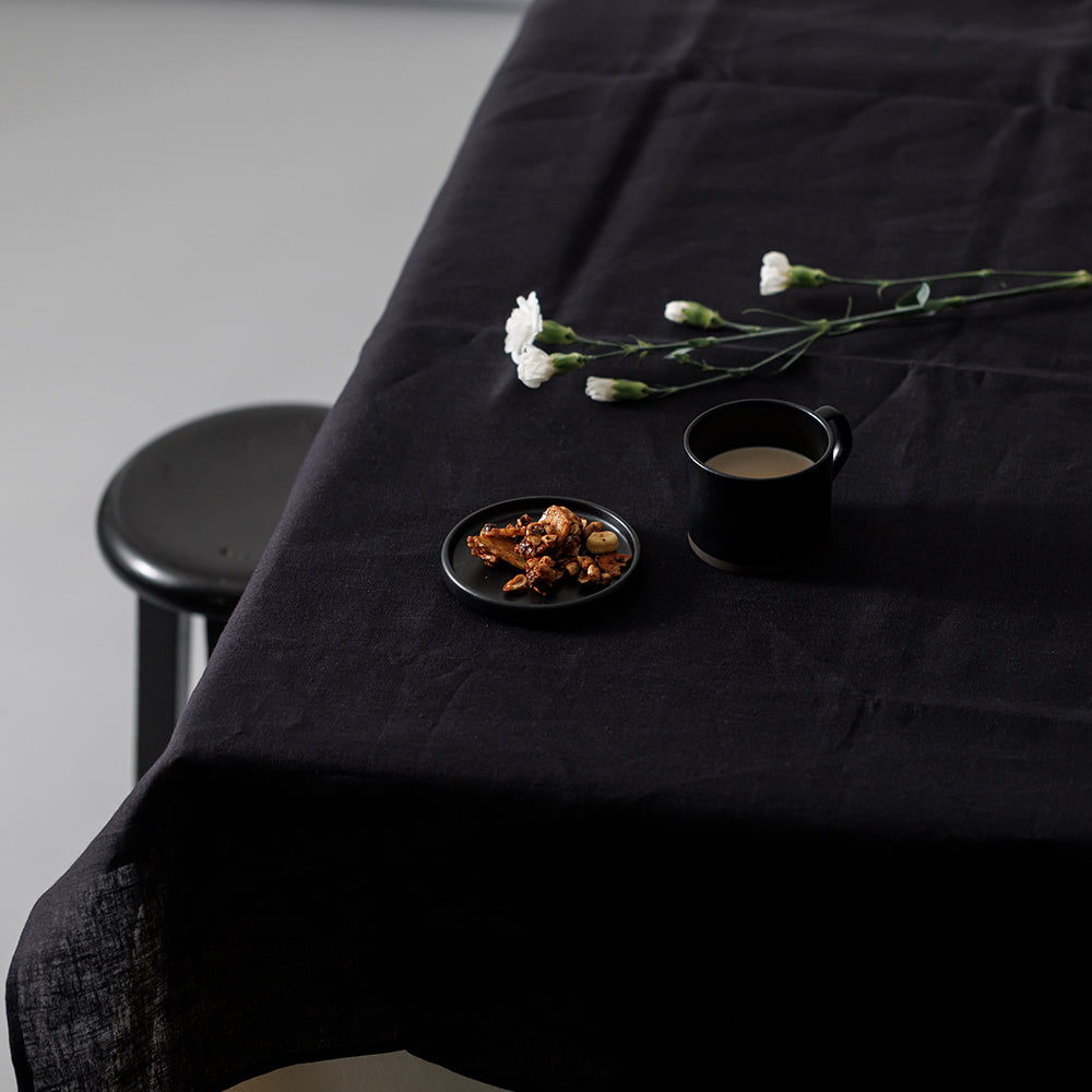 LINEN&DECOR× kuros'別注品】SAVOY テーブルクロス 黒無地