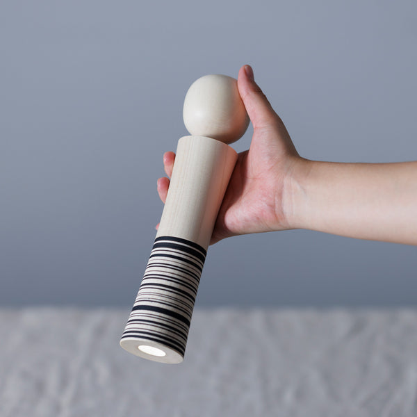 隈研吾 East Japan Project 鳴子こけし 防災 LED懐中電灯  黒ボーダー柄 箱入り