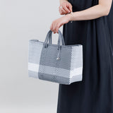 《フェア対象》【OJO DE MEX×kuros'別注】Plastico CAGO Tote Chico CROSS LINE シルバー×ホワイト S
