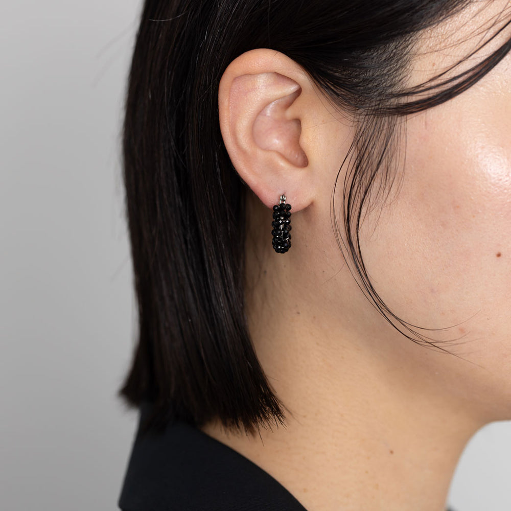 ☆みかん☆ プープピアス 黒×オーロラ 1連 tane×kuros'別注】珊瑚フープピアス Lサイズ – kuros.style