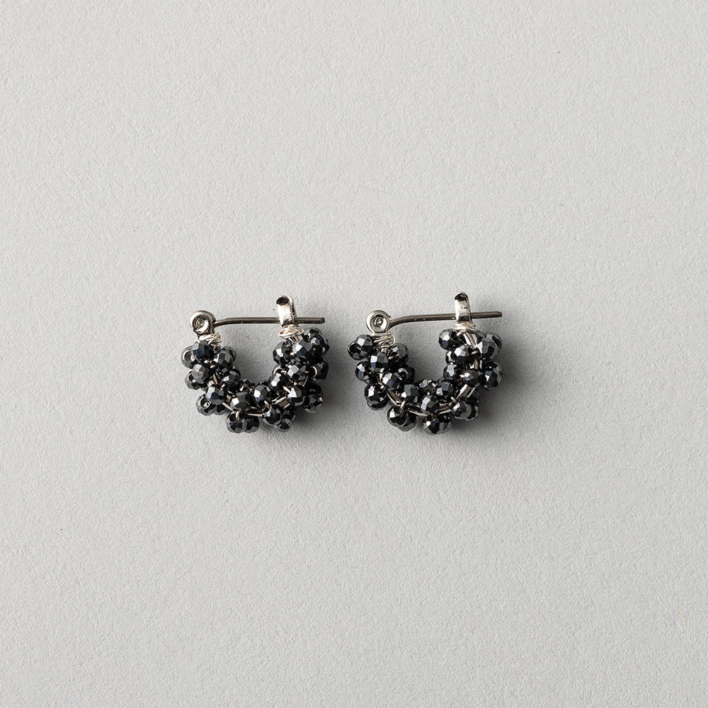 ☆みかん☆ プープピアス 黒×オーロラ 1連 tane×kuros'別注】珊瑚フープピアス Sサイズ – kuros.style