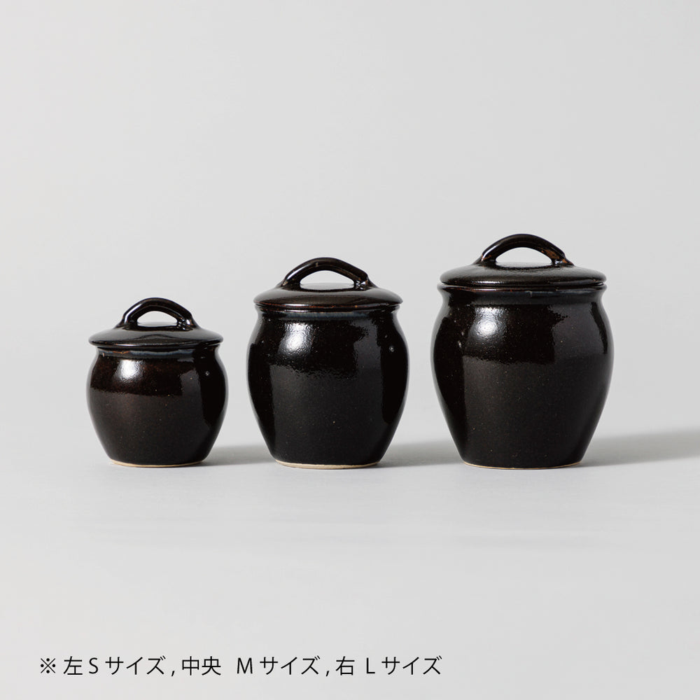 壺　富士五湖焼　五湖窯　黒釉　大型　木箱入り　栞り付き 壺 富士五湖焼 五湖窯 黒釉 大型 木箱入り 栞り付き - メルカリ