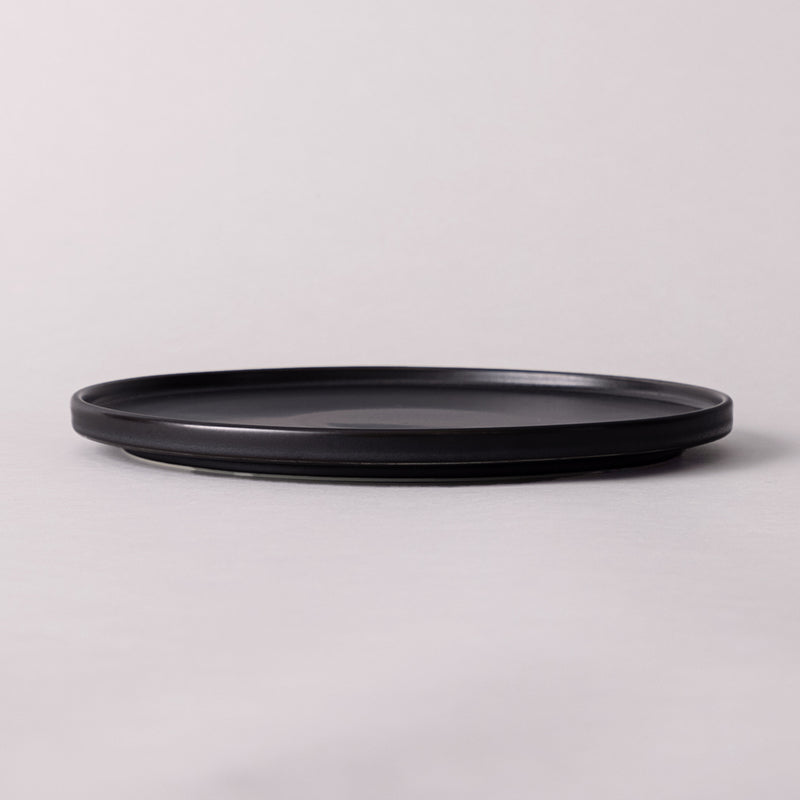 美濃焼フラットリム プレート皿　マット黒
