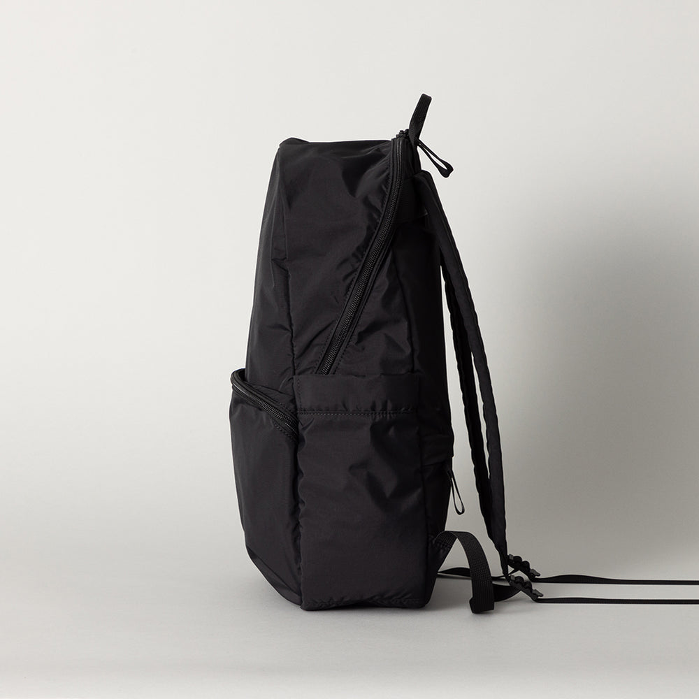 再入荷】軽量 リサイクルナイロン リュック L 日本製 – kuros.style