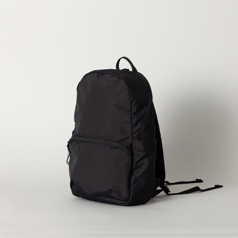 リサイクルナイロン リュック S 日本製 再入荷】軽量 リサイクルナイロン リュック S 日本製 – kuros.style